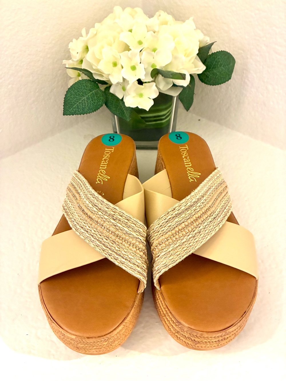 NWOT Toscanella women’s sandals size 8